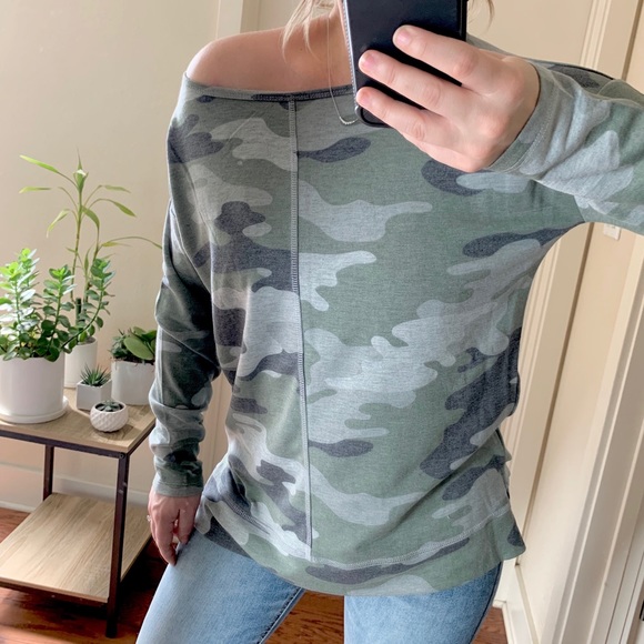 LAST | camo cutie split hem top • size medium | - Picture 3 of 7